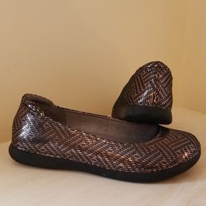 Alegria by PG Lite Metalic Silver Flats sz 9 nwot